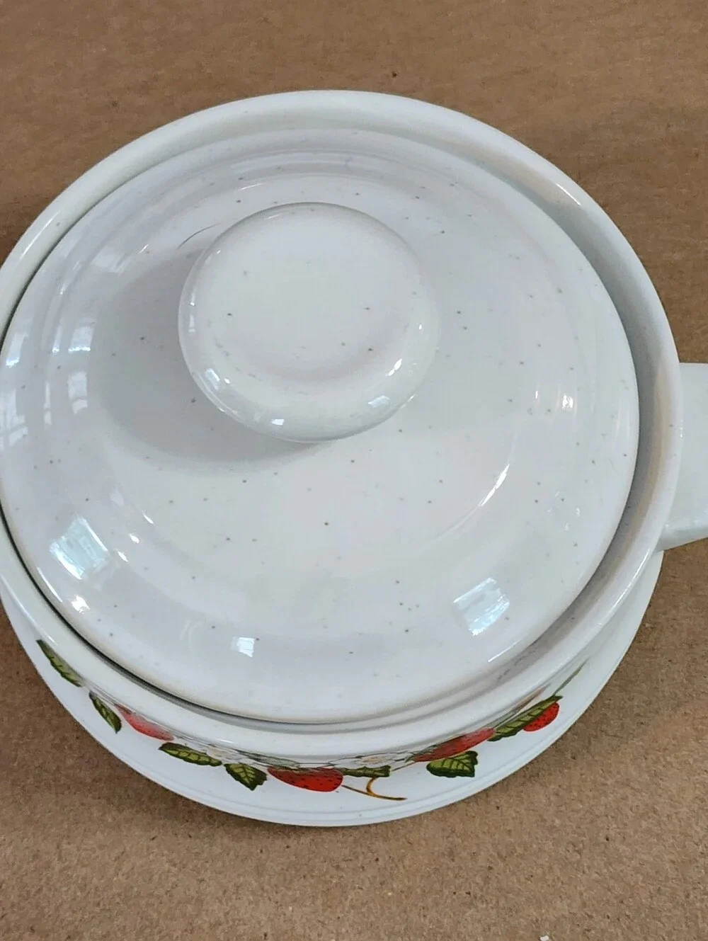 Sheffield Strawberries 'n Cream Stoneware Casserole Strawberry Pattern Japan